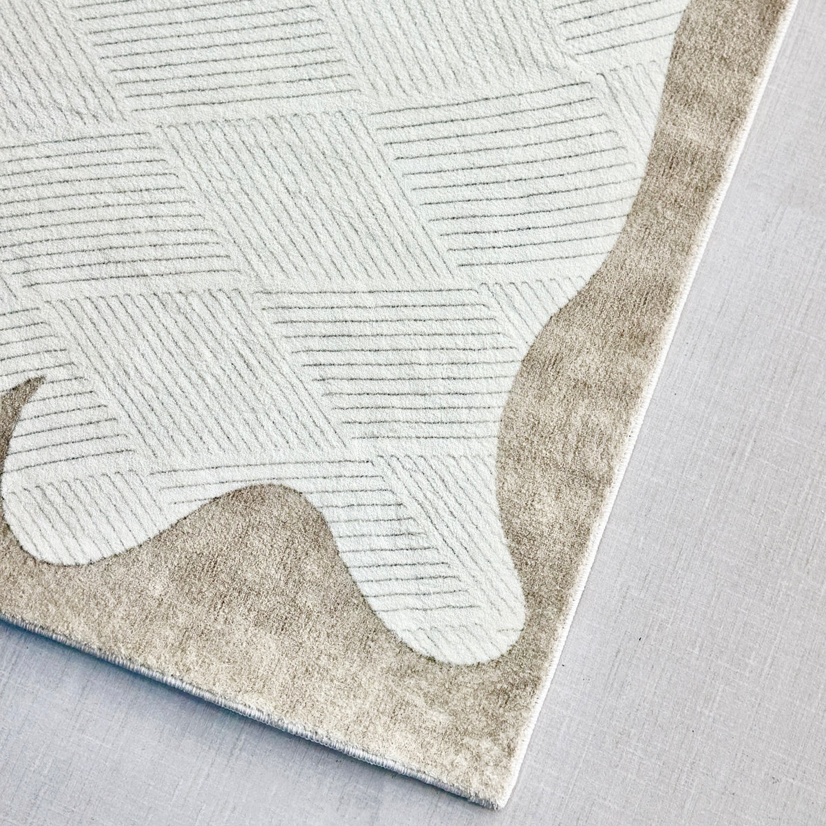 Asymmetric Sand Edge Performance Rug 5 x 8'