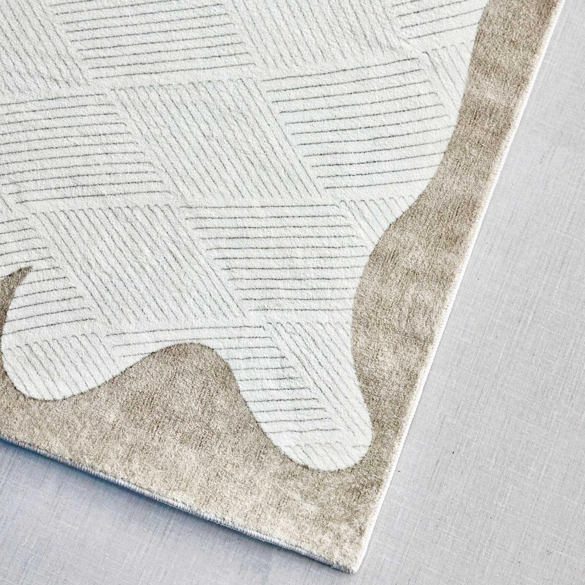 Asymmetric Sand Edge Performance Rug 5 x 8'