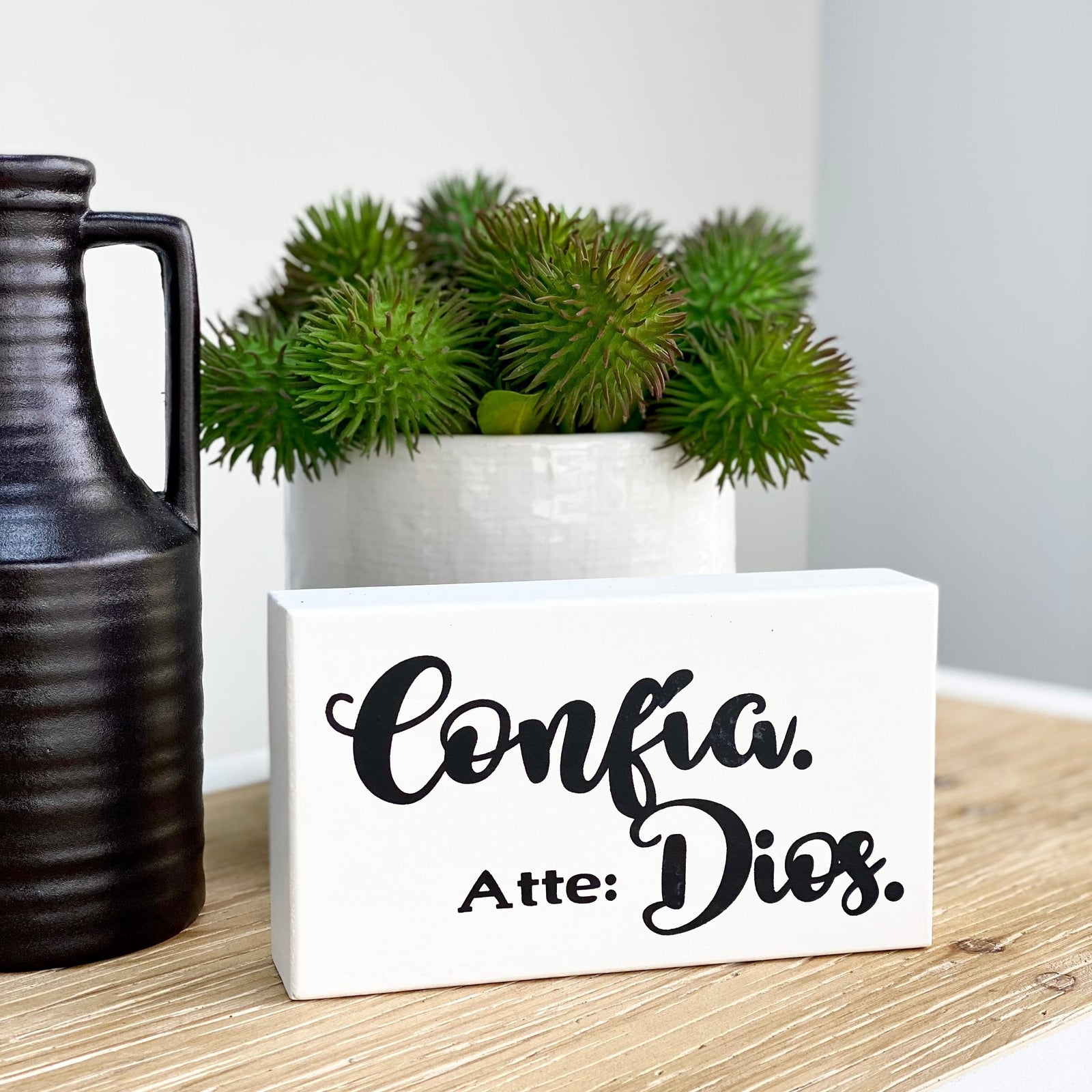 "Confía Atte Dios" Wooden Sign