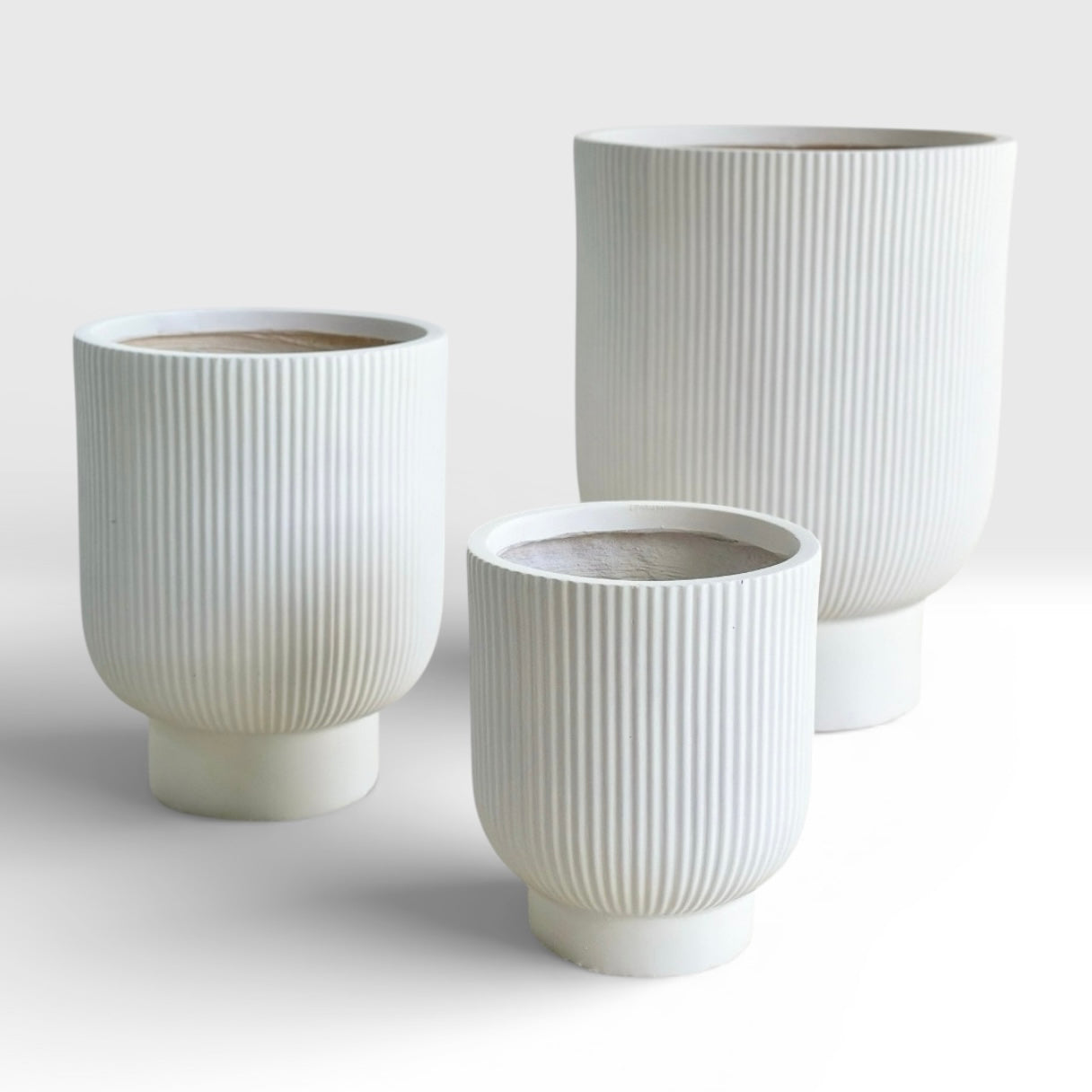 Metropolitan Ivory Carved Lines Fiber Clay Planter